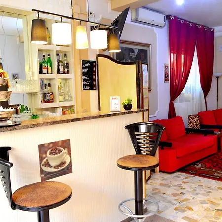 In Guest - New Cirene Quadruple 4 People With Breakfast Pensión Rímini