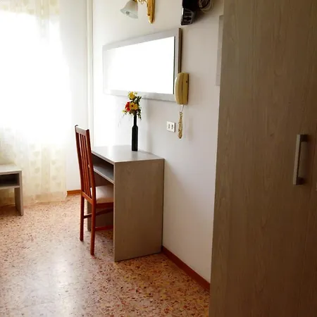 In Guest - New Cirene Quadruple 4 People With Breakfast * רימיני