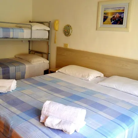 In Guest - New Cirene Quadruple 4 People With Breakfast Pensjonat