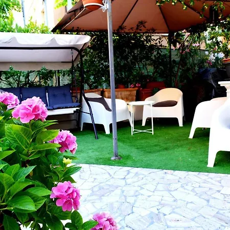 In Guest - New Cirene Quadruple 4 People With Breakfast Pensjonat *