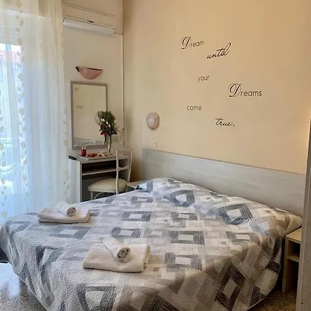 Vendégház In Guest - New Cirene Quadruple 4 People With Breakfast *