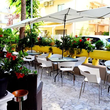 Vendégház In Guest - New Cirene Quadruple 4 People With Breakfast Rimini